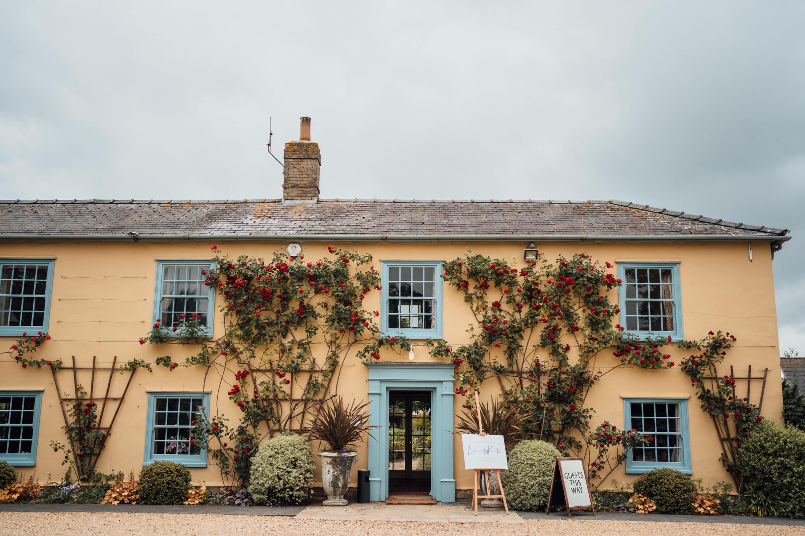 Countryside-Wedding-Venue Beautiful Farm House with Red Roses